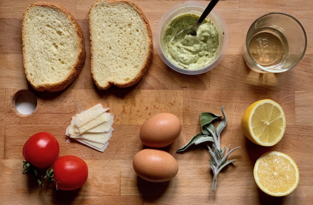 Fried egg on toast ingredients