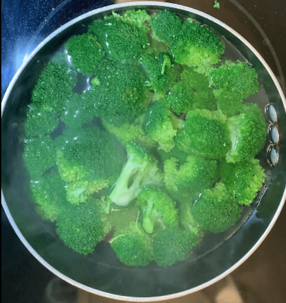 how to blanch broccoli and maintain it's color