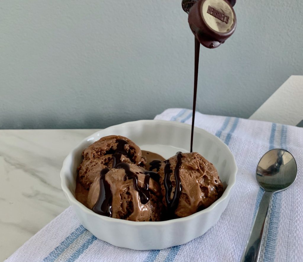 Easy homemade chocolate ice cream
