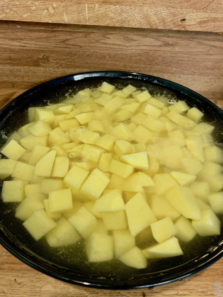 How to keep cut potatoes fresh longer