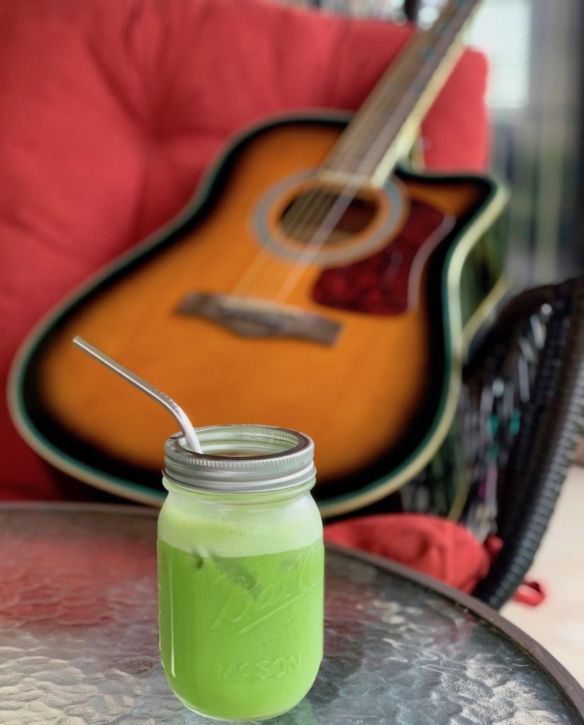 Quick green smoothie recipe with ingredients you have at home